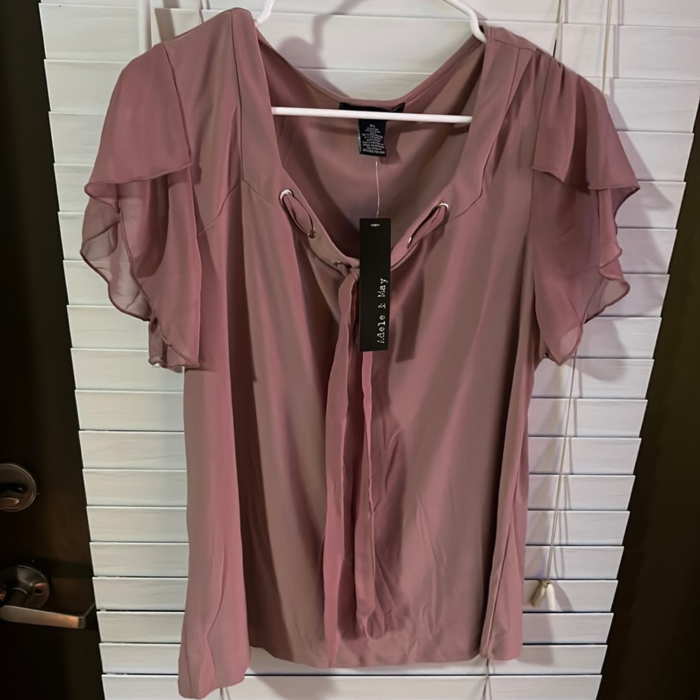 Beautiful women’s short sleeved blouse